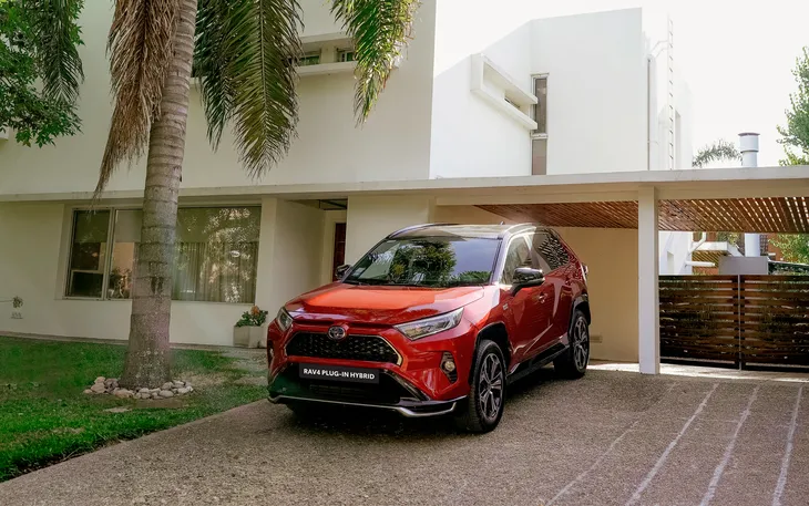 Toyota incorpora la tecnología híbrida enchufable en Argentina: ya está disponible la RAV4 PHEV